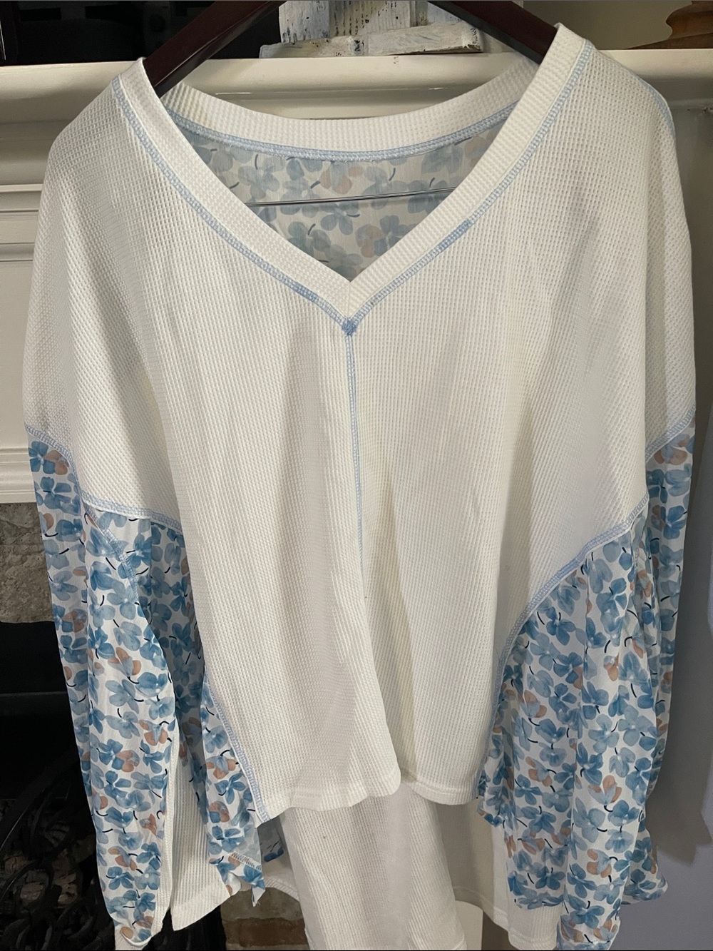 White Waffle Knit Top with Blue Floral Sleeve Panels XL NWOT